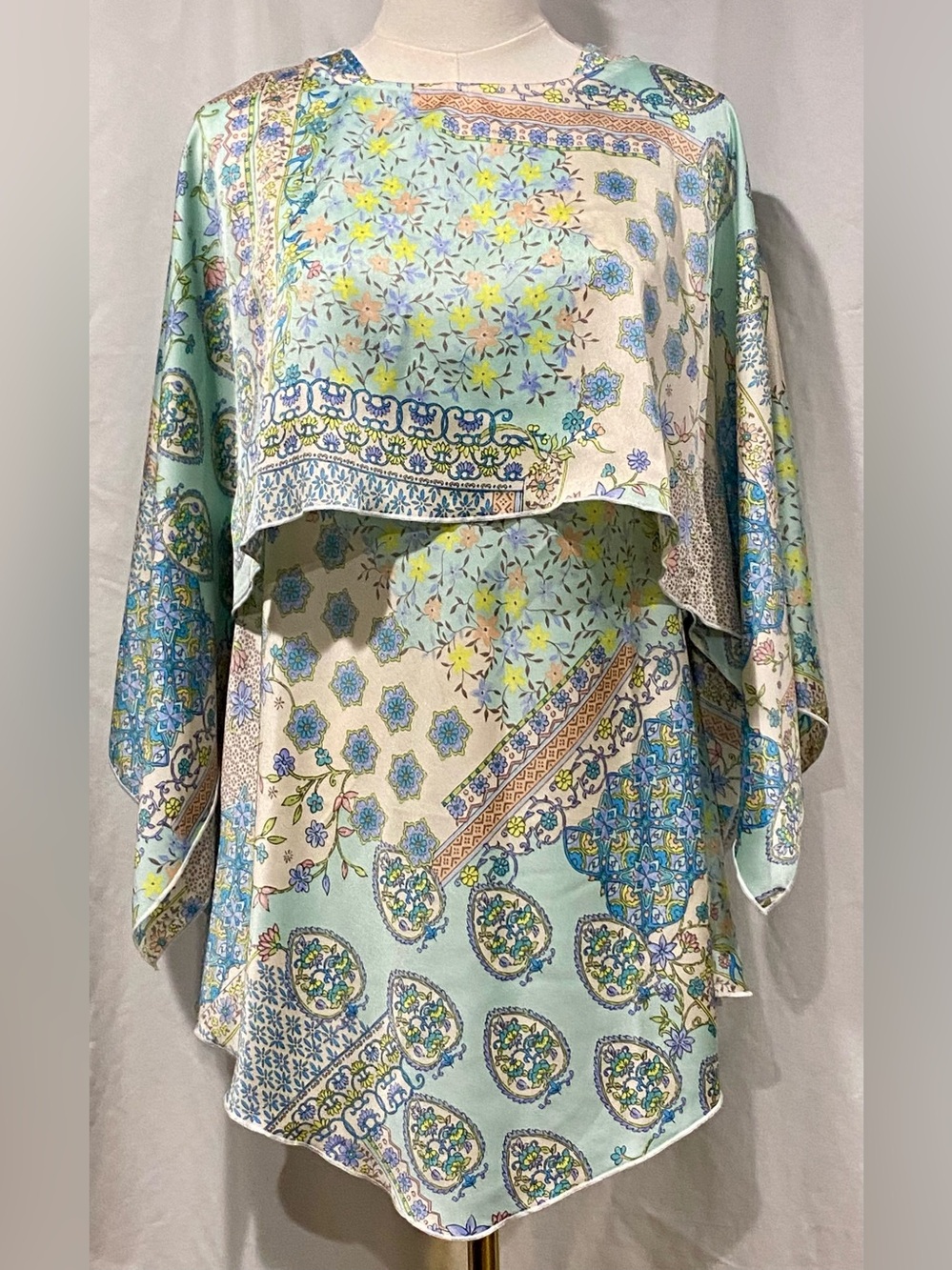 The Pyramid Collection Boho Floral Print Tunic & Matching Shrug Pastel Colors